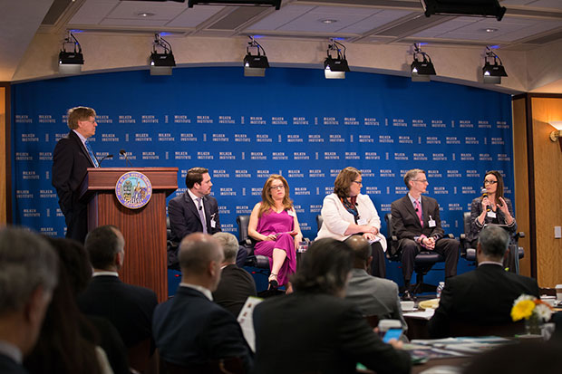  Panel: State of the California and US green bond market and expectations for the year ahead  L-R: Peter Ellsworth, Ceres; Christopher Kaminker, SEB; Justine Leigh-Bell, Climate Bonds Initiative; Nicole Martin, S&P Global; Greg Dawley, RBC; Heike Reichelt, World Bank  