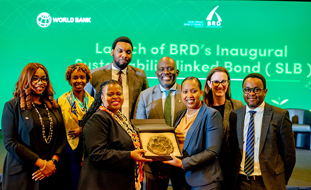 From Left to Right: Adaobi Onanuga (Transactor, Debt Capital Markets), Alfetta Koome (CEO – RMB Kenya), Nana Phiri *front* (Head of Corporate Client Group), Laju Atake *back* (Transactor, Debt Capital Markets), Kwasi Kwarteng (Head International Capital Markets & Public Sector), Kampeta Pitchette Sayinzoga ( CEO – Development Bank of Rwanda), Beth Rivett-Carnac (Transactor, Sustainable Finance), John Njuguna (Transactor, Debt Capital Markets)