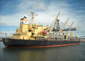 Helping cargo ships clean up their act. Flickr/Daniel Ramirez