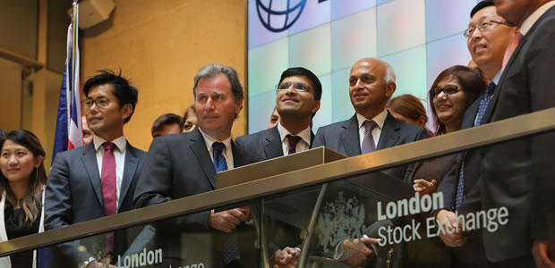 Jingdong Hua, IFC vice president and treasurer with Namita Vikas, senior president - responsible banking & chief sustainability officer, Yes Bank, opening trading at the London Stock Exchange at the listing of the IFC green bond. They were joined by Oliver Letwin, Minister for Government Policy in the UK Cabinet Office, and Ranjan Mathai, High Commissioner of India to the UK.